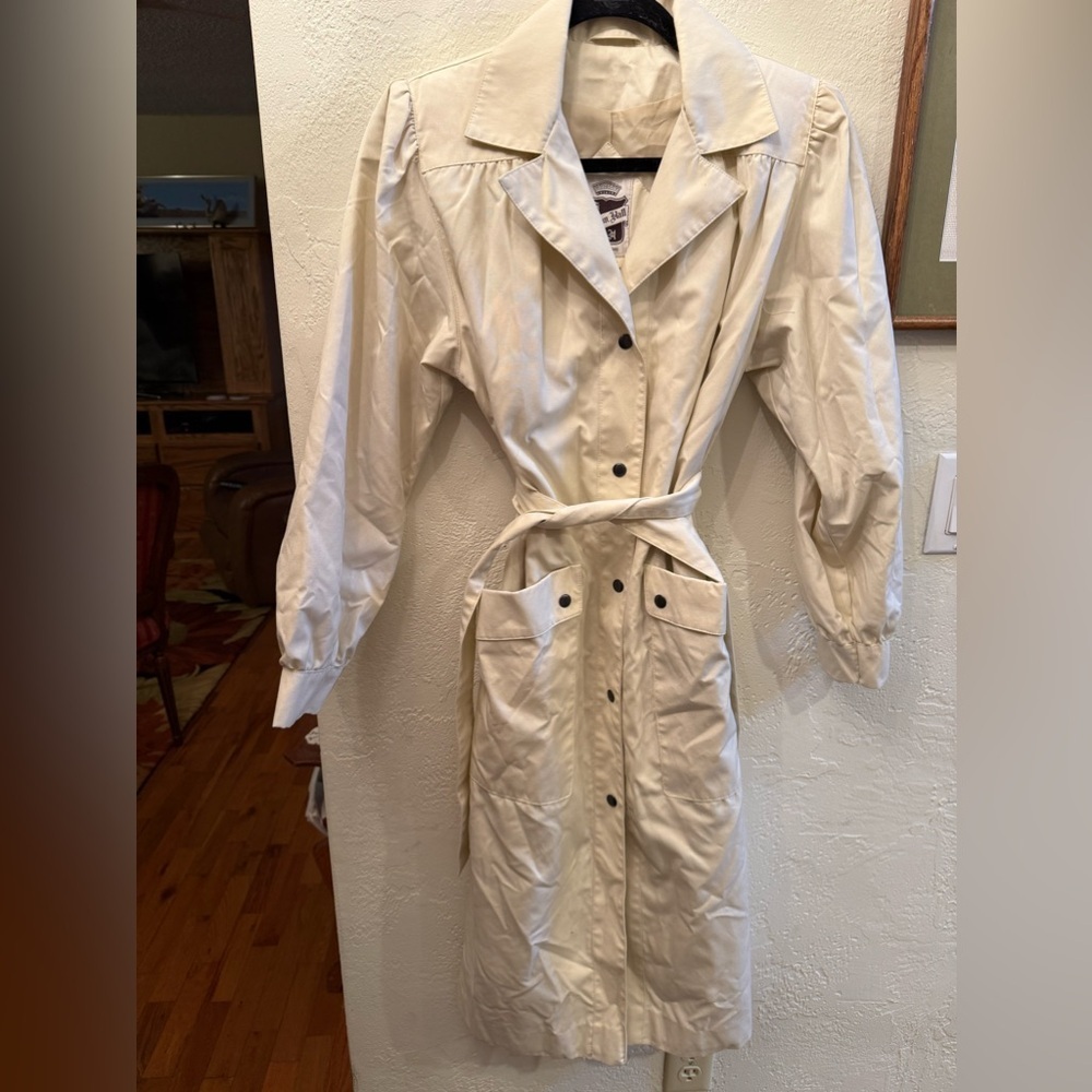 Women's Vintage Saxton Hall Cream Trench Coat size 7